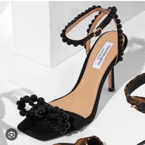 NWT • Antonio Melani x Courtney Grow Ornamented Bow Heel